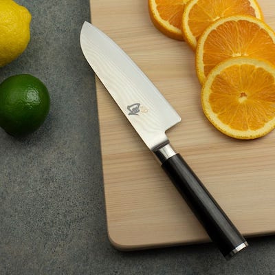 CUCHILLO SHUN CLASSIC SANTOKU MULTIUSOS 5.5"
